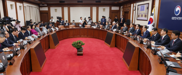 한덕수 국무총리가 29일 종로구 정부서울청사에서 열린 임시 국무회의에서 발언하고 있다. 연합뉴스