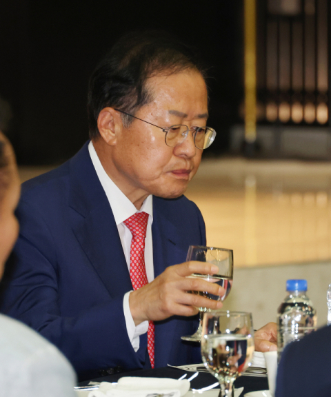 홍준표 대구시장이 29일 오후 서울 영등포구 공군호텔에서 열린 2024 포럼새미준 정기세미나에서 