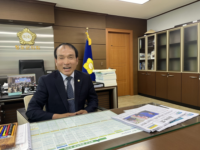 김효태 청도군의회 의장이 본지 기자와 인터뷰하고 있다. 청도군의회 제공