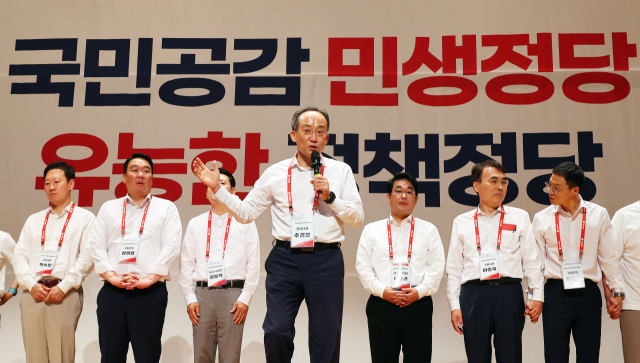 국민의힘 추경호 원내대표가 30일 오후 충남 천안 재능교육연수원에서 열린 제22대 국회의원 워크숍에서 원내부대표단을 소개하고 있다. 연합뉴스