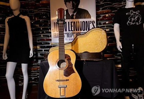 다락방에서 50여년만에 찾은 존 레넌 기타 39억원에 팔려