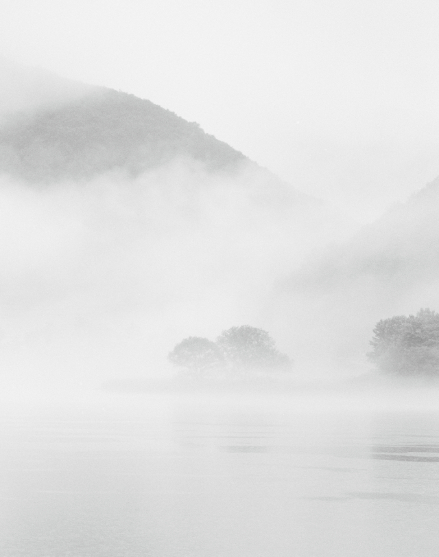 River, 50x42cm, Gelatin Silver Print, 2012. ©민병헌