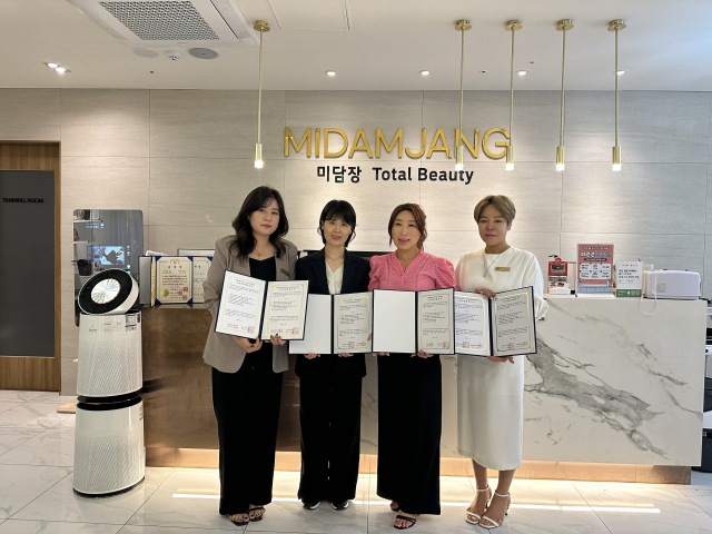 미담장뷰티연구소(대표 김지은)는 지난 5월 29일 영진사이버대학교(총장 조방제)와 산학협력 협약(MOU)을 체결했다. 장성혁 기자