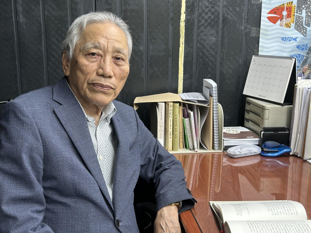 박석무 다산연구소 이사장이 지난 28일 경기 수원 다산연구소에서 연합뉴스와 인터뷰하고 있다. 연합뉴스