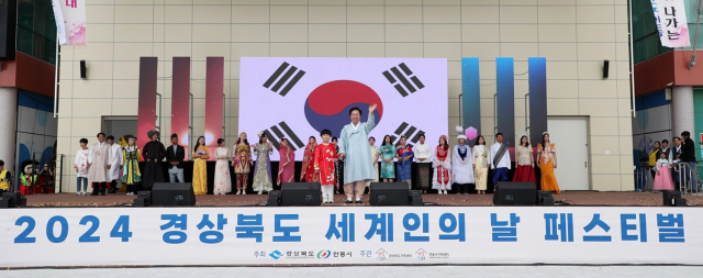 경북도와 안동시는 1일 안동 탈춤공원에서