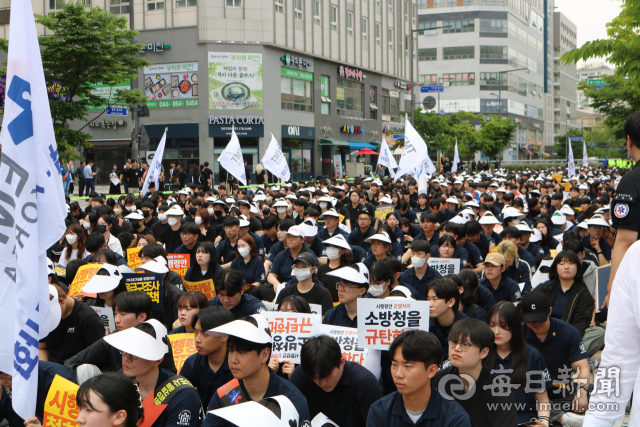 전국 응급구조학과 학생 및 관계자들이 소방청 앞에서 