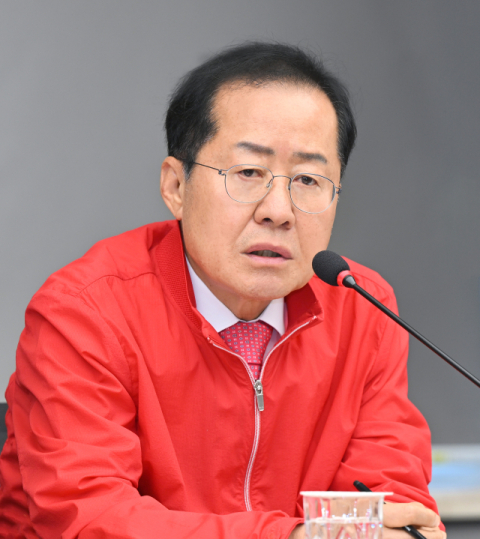 홍준표 대구시장이 3일 대구시청 산격청사에서 간부회의를 주재하고 있다. 대구시 제공