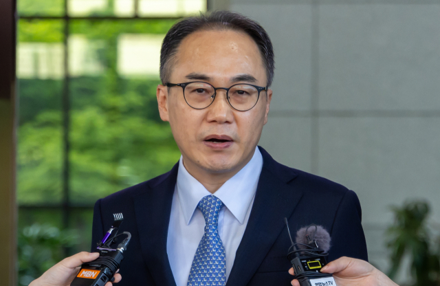 이원석 검찰총장이 3일 오후 서초구 대검찰청에서 퇴근하며 더불어민주당의 