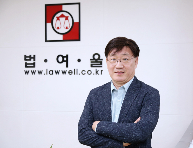 경북대 법대 출신의 박영만(59) 대표변호사는 법무법인 