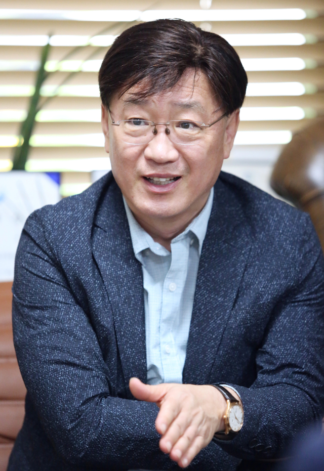 경북대 법대 출신의 박영만(59) 대표변호사는 법무법인