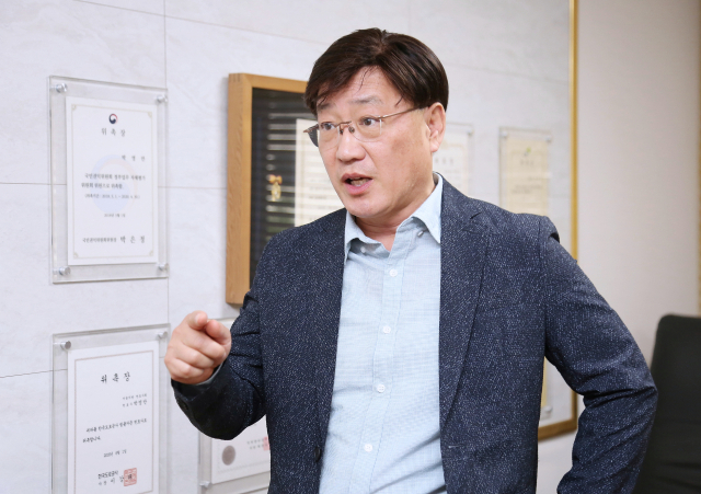 경북대 법대 출신의 박영만(59) 대표변호사는 법무법인