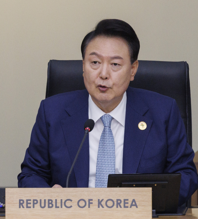 윤석열 대통령이 4일 2024 한-아프리카 정상회의장에서 열린 한-아프리카 정상회의 개회식에 참석해 개회사를 하고 있다. 연합뉴스