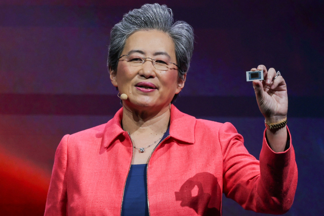 리사 수 AMD 최고경영자(CEO)가 3일 대만 타이베이에서 열린 컴퓨텍스 포럼에서 개회사를 하고 있다. 리사 수는 대만계 미국인이다. 연합뉴스