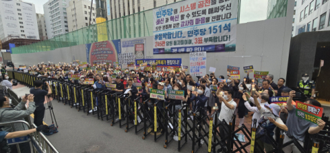 들고 일어난 개미들 