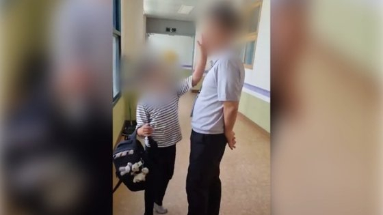 5일 전북교사노동조합 등에 따르면 지난 3일 오전 전북 전주의 한 초등학교에서 3학년 A군이 교감에게 욕설을 퍼붓고 폭행을 가했다. 전북교사노동조합 제공