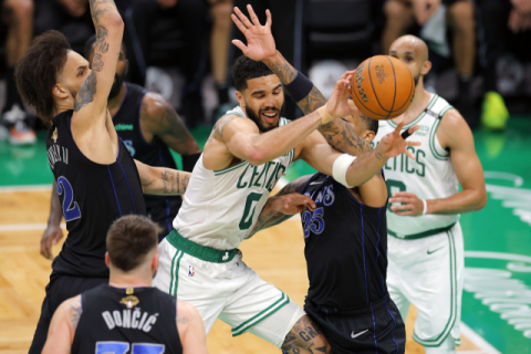 16년만에 NBA 정상 노리는 보스턴, 파이널 1차전 완승