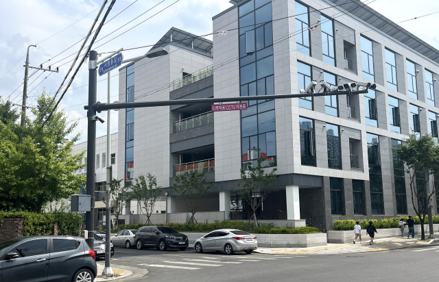영천시청 별관 앞 도로에 설치된 다목적용 CCTV 모습. 영천시 제공