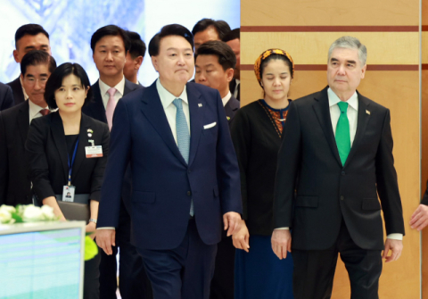 尹 “카자흐, 비핵화 모범국…북한 핵개발은 무책임”