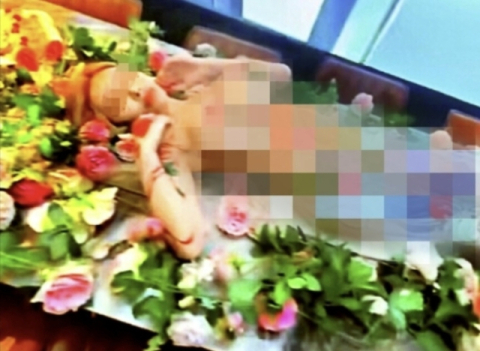 여성 알몸 위에 초밥…대만 425만원 '누드스시' 논란