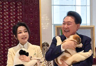 尹 부부, 선물받은 투르크 국견 직접 기른다…8마리 강아지의 부모