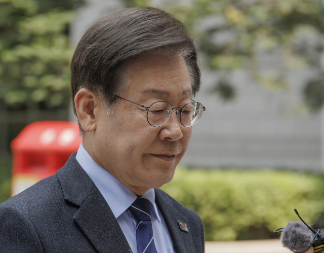 더불어민주당 이재명 대표가 10일 오후 서울 서초구 서울중앙지법에서 열린 