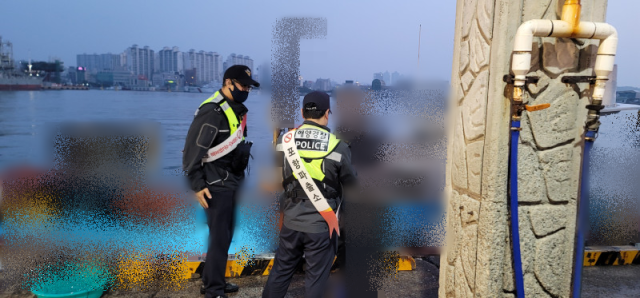 지난해 상반기 포항해양경찰서가 관할지역에서 해양안전 저해사범 일제단속을 벌이고 있다. 포항해양경찰서 제공.