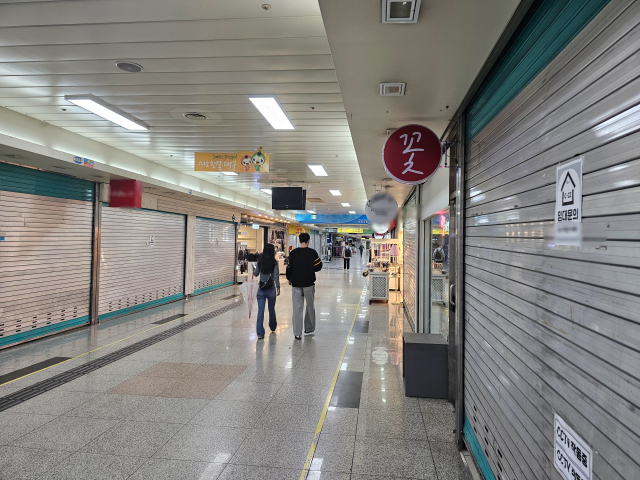 지난 5월 두류지하상가에 문을 닫은 점포가 늘어서 있는 모습. 매일신문 DB