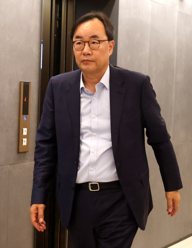 이진우 대한의학회장이 13일 오후 서울 용산구 대한의사협회에서 열린 