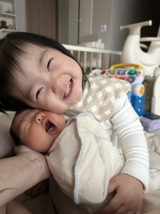 윤시아·박성현 부부의 첫째 딸 박서우(3), 둘째 딸 박서하