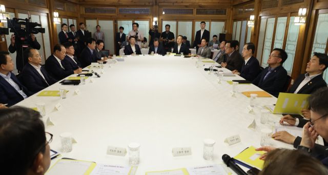 정진석 대통령실 비서실장이 16일 오후 서울 종로구 삼청동 총리 공관에서 열린 고위 당·정·대 협의회에서 발언하고 있다. 연합뉴스