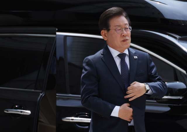 더불어민주당 이재명 대표가 14일 서울 서초동 서울중앙지법에서 열리는 공직선거법 관련 재판에 출석하고 있다. 연합뉴스