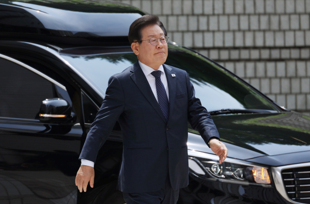 더불어민주당 이재명 대표가 14일 서울 서초동 서울중앙지법에서 열리는 공직선거법 관련 재판에 출석하고 있다. 연합뉴스