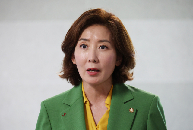 국민의힘 나경원 의원이 13일 국회 의원회관에서 전당대회 관련 입장을 말하고 있다. 연합뉴스