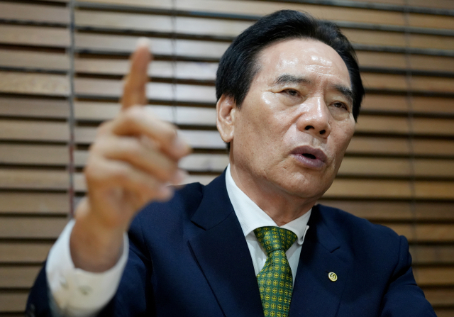 박몽용(화남그룹 회장) 박정희대통령동상건립추진위원회 공동위원장이 19일 오후 박정희 대통령 동산 건립 추진위원회 발대식에 앞서 매일신문과 인터뷰를 하고 있다. 김영진 기자 kyjmaeil@imaeil.com