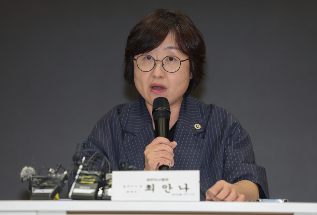 지난달 20일 최안나 대한의사협회 대변인이 서울 용산구 대한의사협회에서 올바른 의료를 위한 특별위원회(올특위) 출범 등 내용에 대해 브리핑을 하고 있다. 연합뉴스