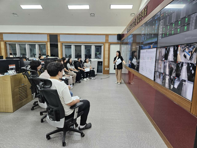 경북교육청은 지난 18, 19일 양일 간 본청 통합관제센터에서 경북지역 전산직 신규 보안관제 담당자를 대상으로 역량 강화 교육을 시행했다. 경북교육청 제공