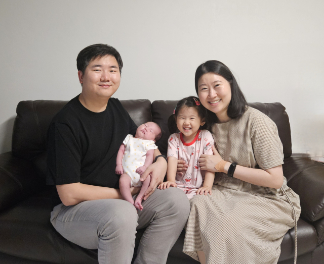 이선희‧김용현 부부의 첫째 딸 김다율(3), 둘째 딸 김다인.