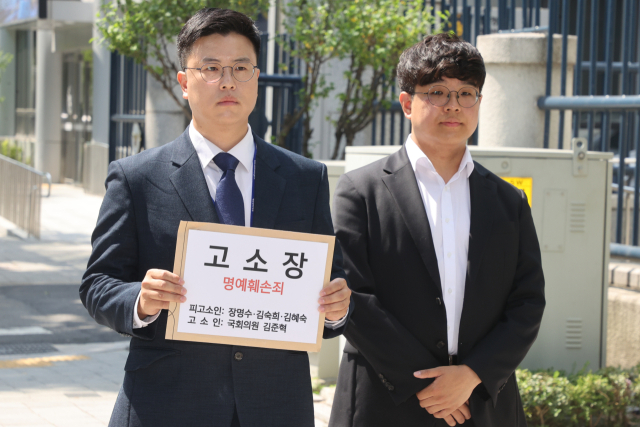최원석 더불어민주당 김준혁 의원 선임비서관이 20일 오전 서울 서대문구 경찰청 국가수사본부에서 지난 총선 기간 김 의원의
