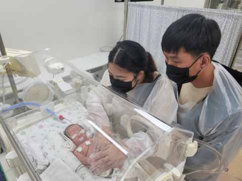 [성금내역] 미숙아 출산한 태국인 나타야 씨에 2,574만원 전달