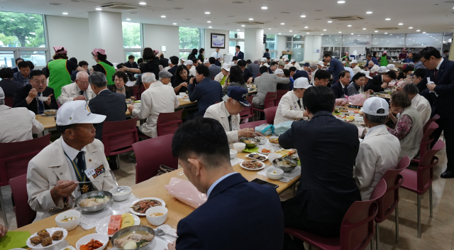 대구 반야월교회가 지난 23일 6·25 참전용사들을 초청해 위로예배를 가졌다. 반야월교회 제공