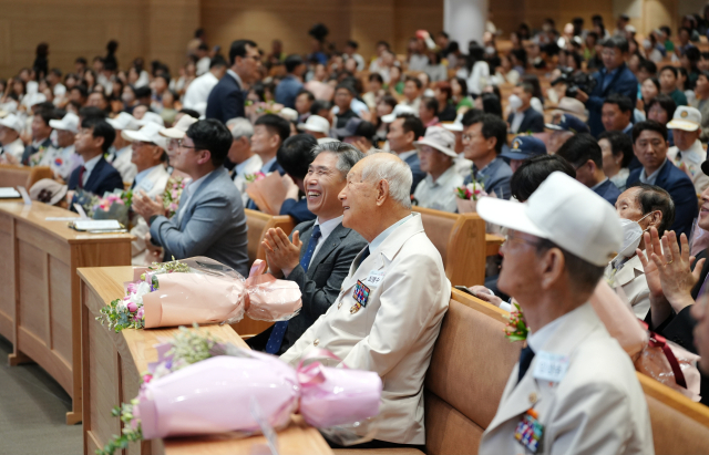 대구 반야월교회가 지난 23일 6·25 참전용사들을 초청해 위로예배를 가졌다. 반야월교회 제공