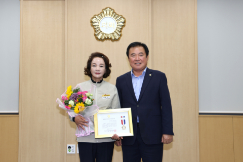 박신영 청송군의회 의원, 의정봉사상 수상