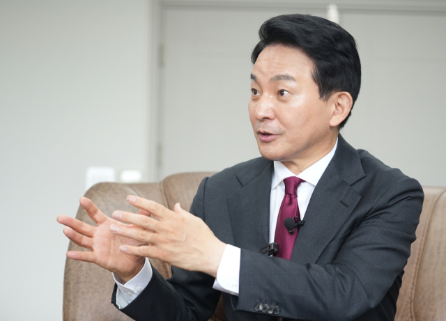 국민의힘 당권 도전에 나선 원희룡 전 국토부 장관이 26일 매일신문과 인터뷰를 하고 있다.