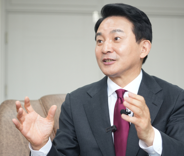 국민의힘 당권 도전에 나선 원희룡 전 국토부 장관이 26일 매일신문과 인터뷰를 하고 있다.
