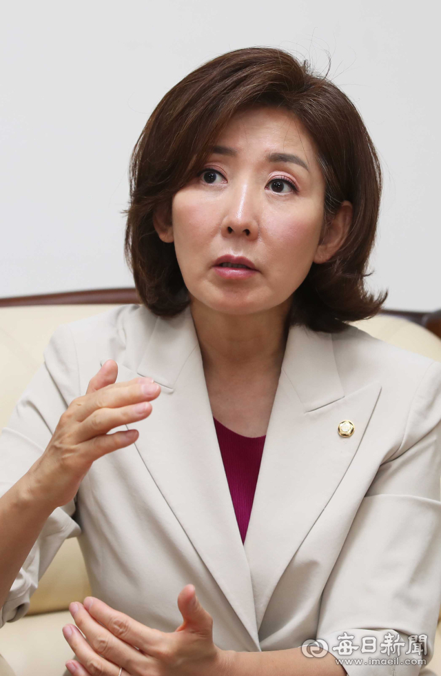 국민의힘 당 대표 선거에 출마한 나경원 의원이 28일 대구시의회에서 매일신문과 인터뷰를 하고 있다. 정운철 기자 woon@imaeil.com