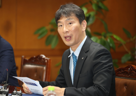 카드사 순이익 급증 속 연체율 10년 만에 최고치, 자산건전성 '빨간불'