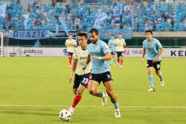29일 김천상무와의 경기에서 대구FC 세징야가 돌파를 시도하고 있다. 대구FC 제공