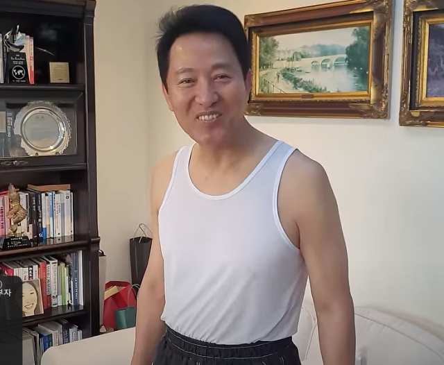 오세훈 서울시장이 유튜브 채널에 출연해 하루 일과 등을 공개하면서 관심이 집중되고 있다. 유튜브 캡처