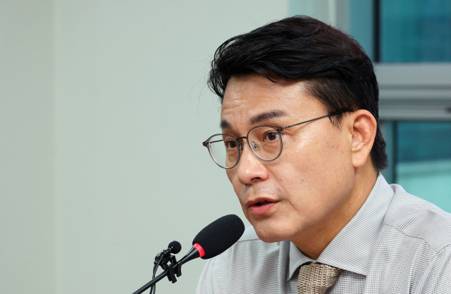 국민의힘 당대표 선거에 출사표를 던진 윤상현 의원이 30일 오전 국회 의원회관에서 열린 청년정책 간담회에서 발언하고 있다. 연합뉴스