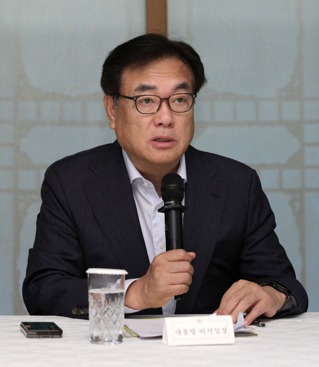 정진석 대통령실 비서실장이 30일 오전 서울시 종로구 삼청동 총리공관에서 열린 고위 당·정·대 협의회에서 발언하고 있다. 연합뉴스